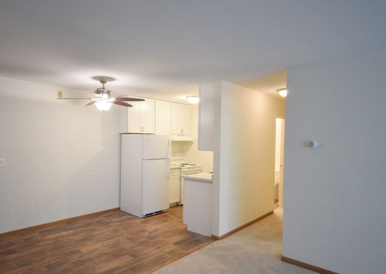 2509 Dupont Ave S - Photo 2 of 15