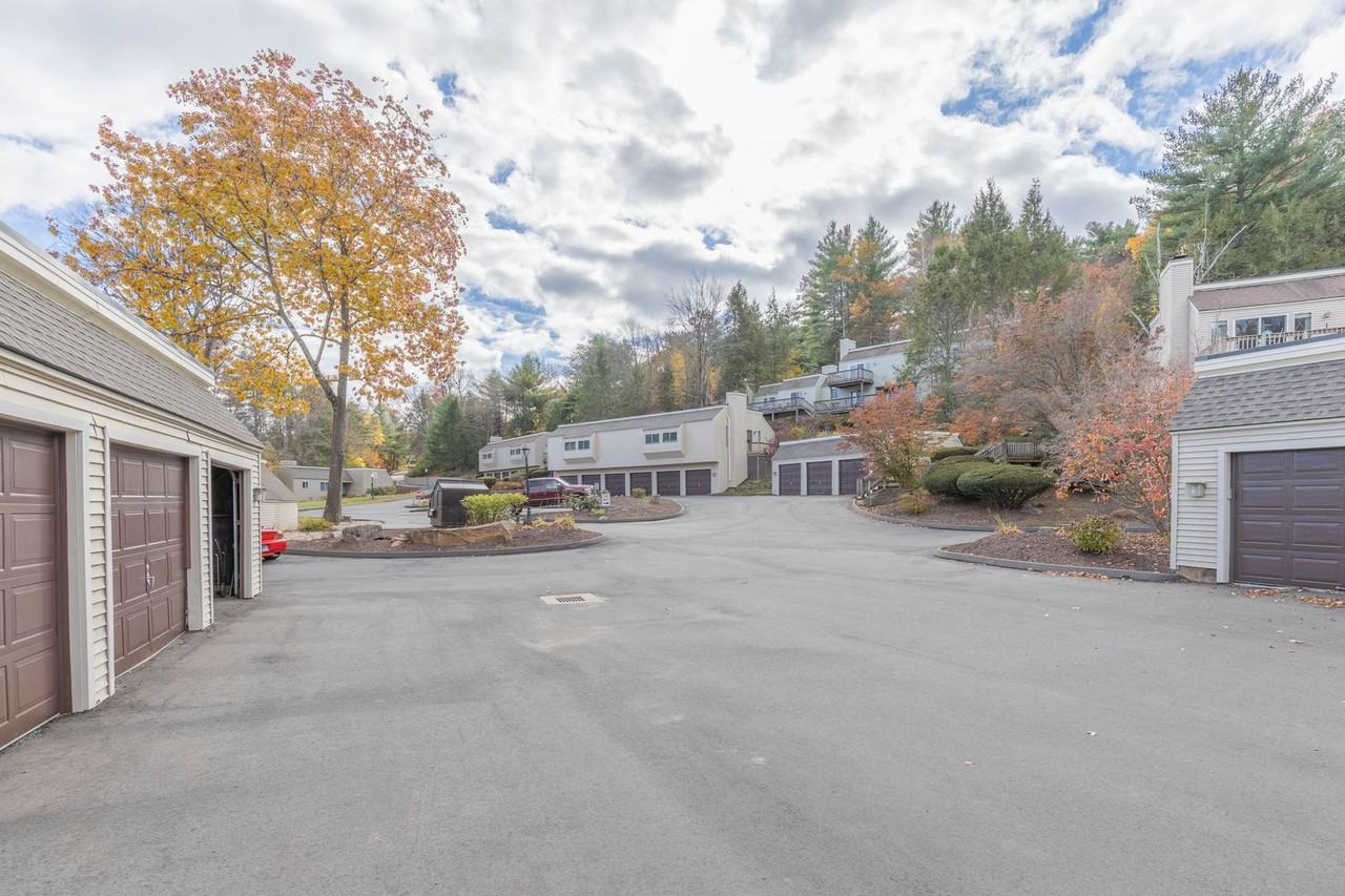 28 Carriage Dr - Photo 3 of 18