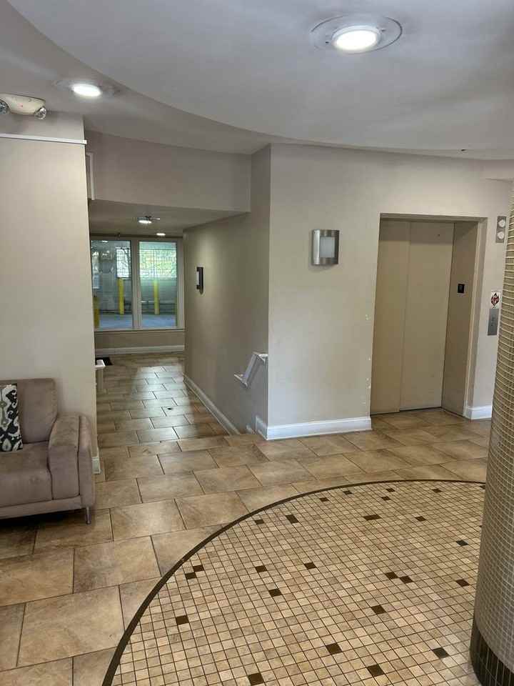 1000 E Woodlawn Rd - Photo 5 of 8