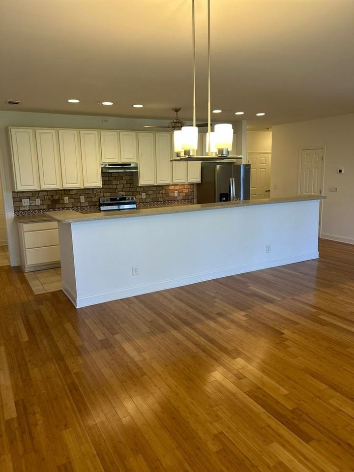 1000 E Woodlawn Rd - Photo 6 of 8