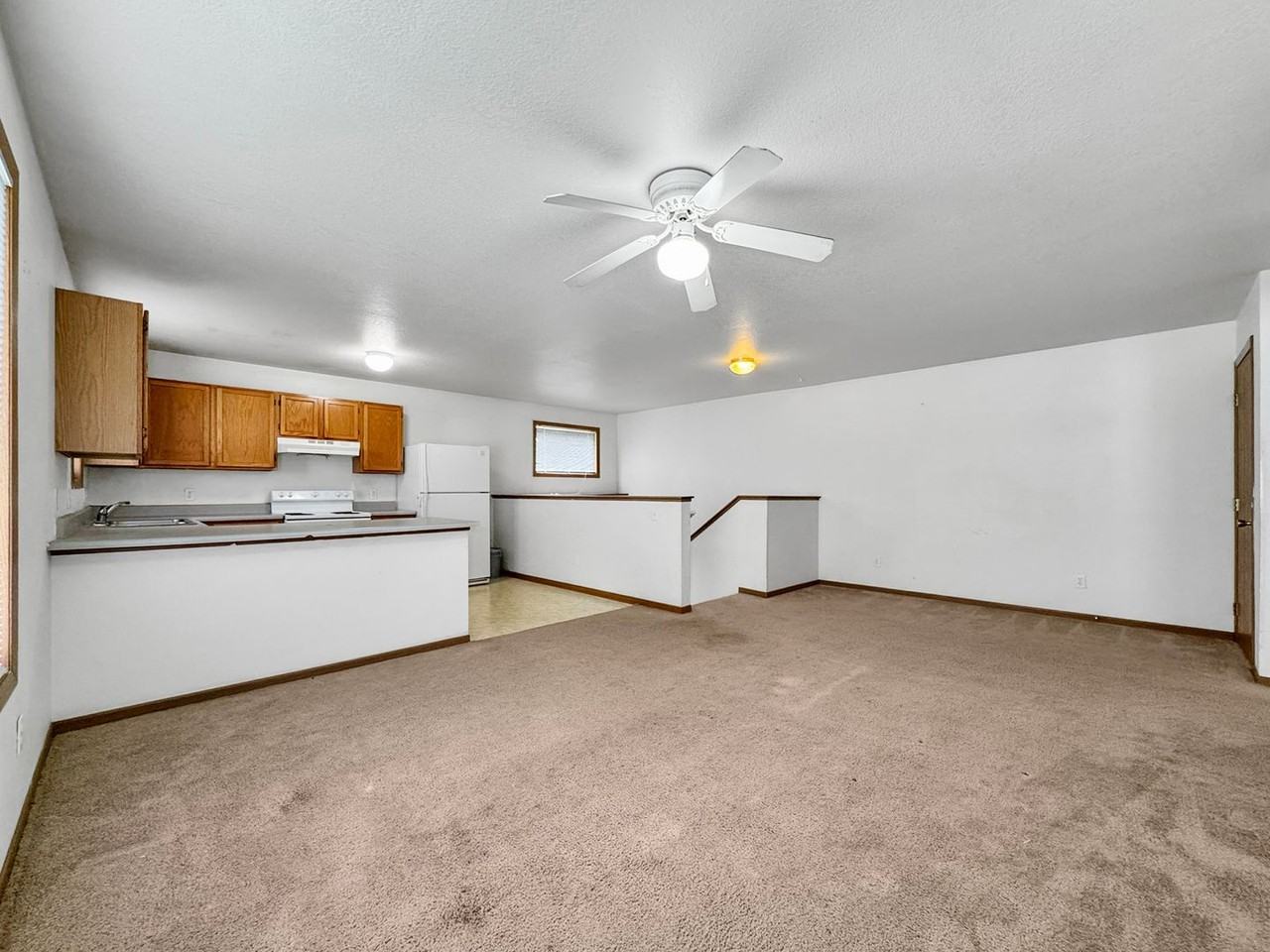 211 Kellogg - Photo 2 of 45