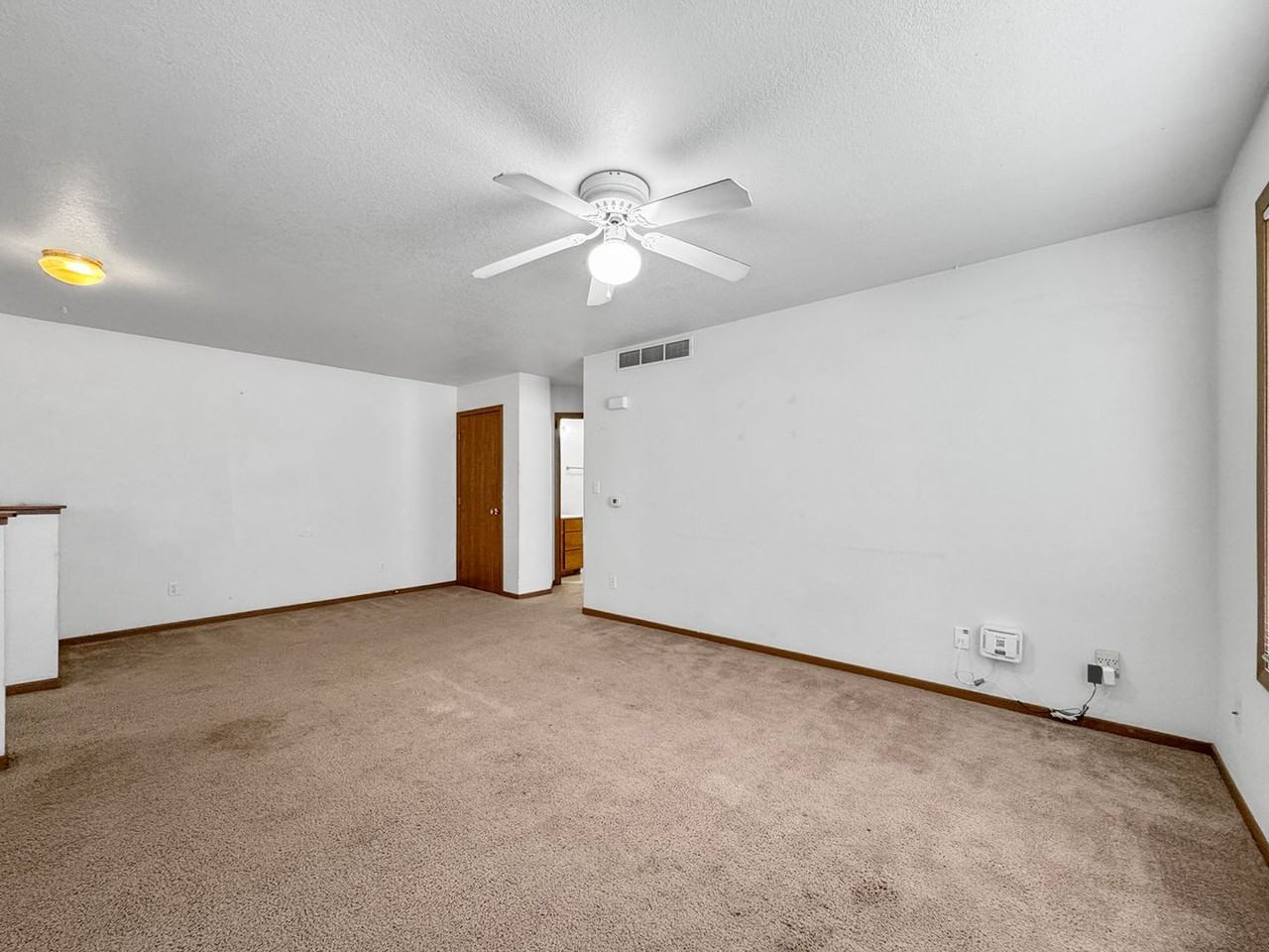 211 Kellogg - Photo 4 of 45