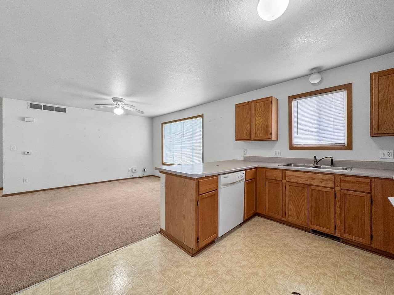 211 Kellogg - Photo 6 of 45