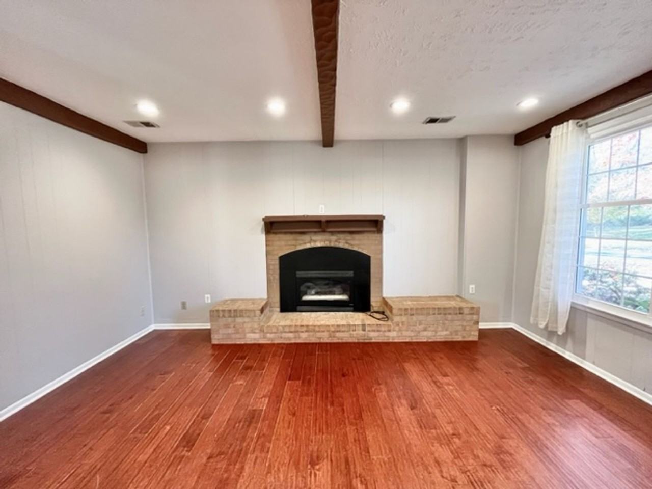 12003 Titian Way - Photo 4 of 36