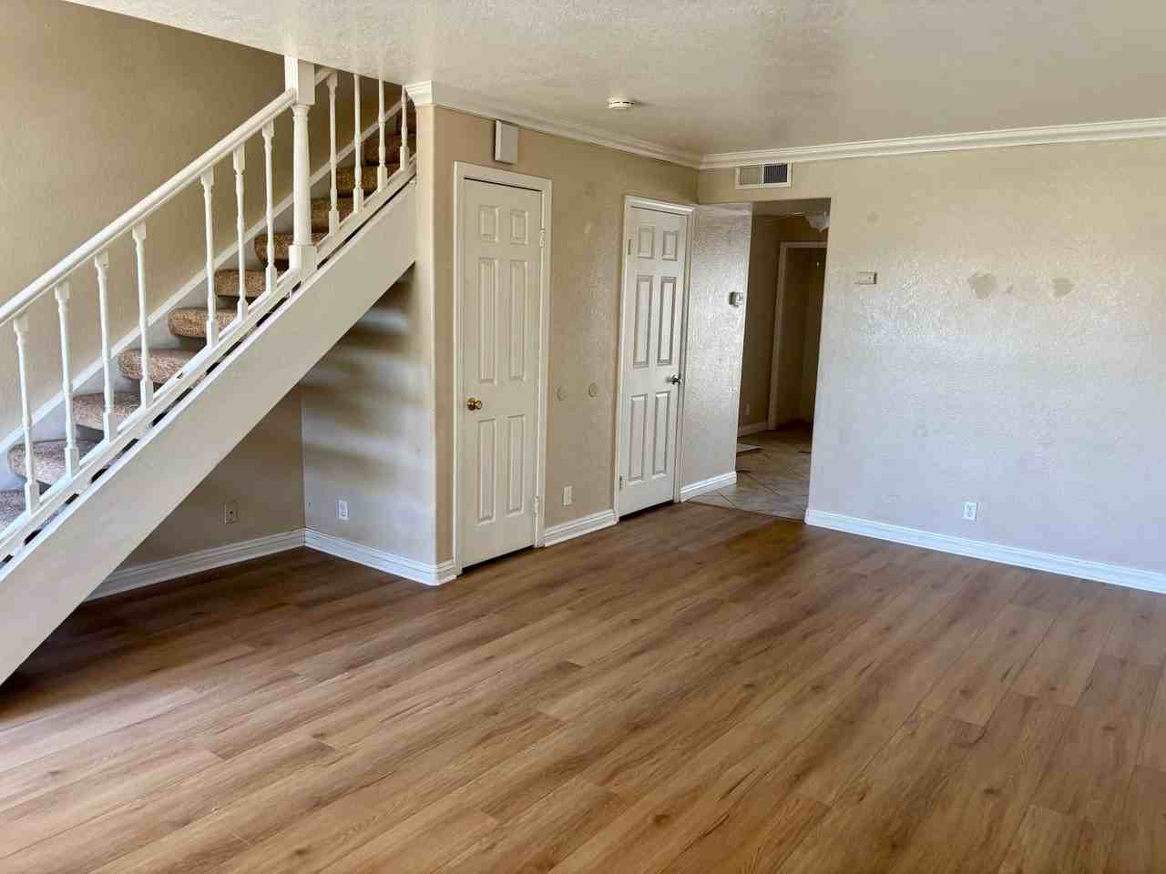 5640 Riverside Drive - Photo 3 of 18