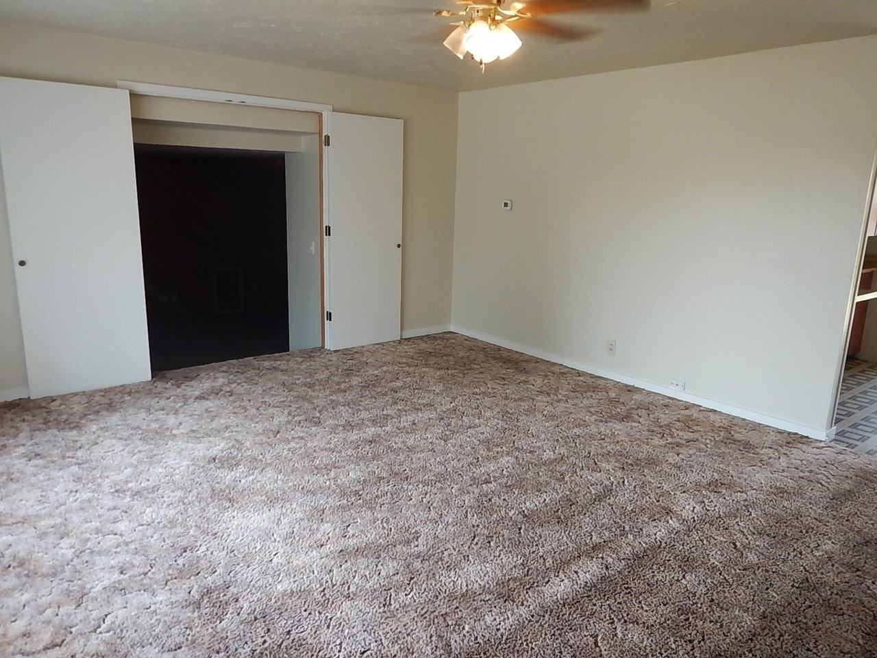 1070 Ne Allen Ave - Photo 2 of 21