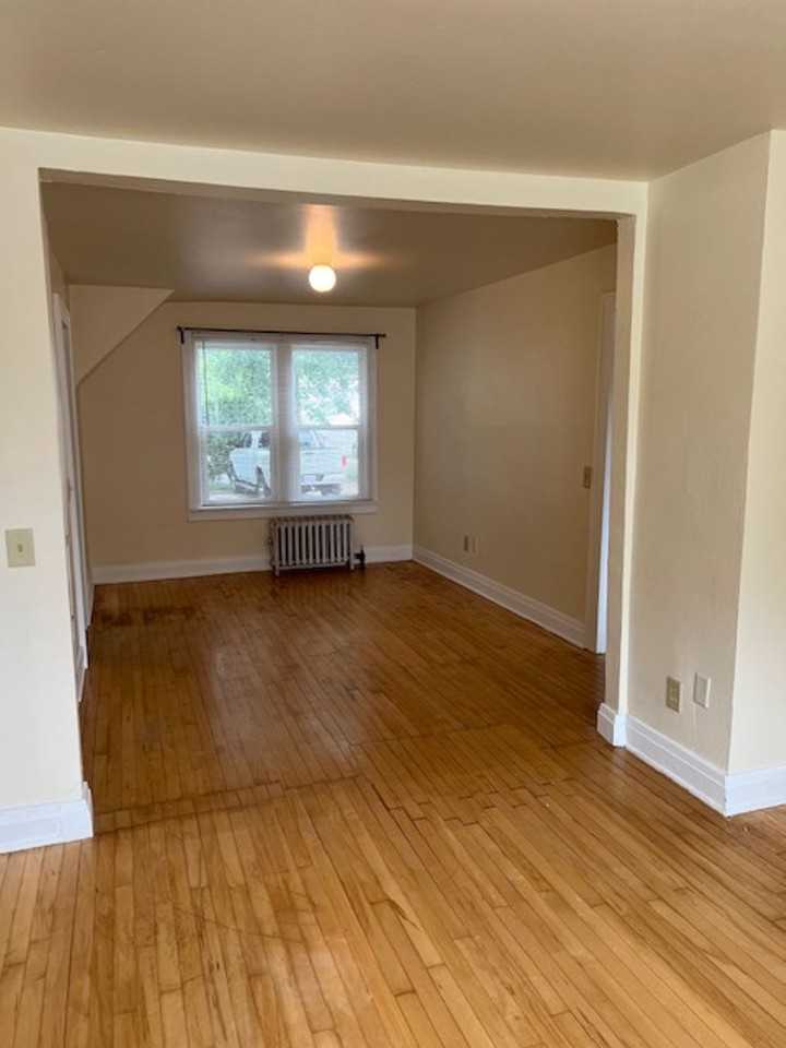 366 E Lakeside St - Photo 7 of 12