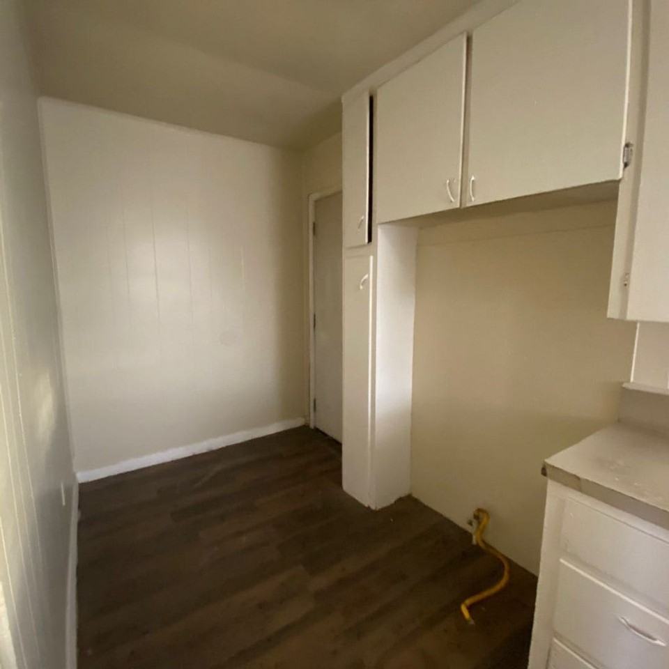 303 39th St - Photo 4 of 10