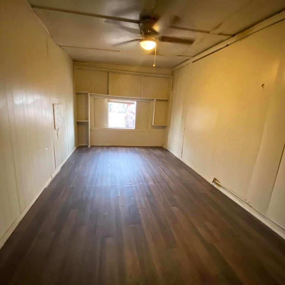 303 39th St - Photo 5 of 10