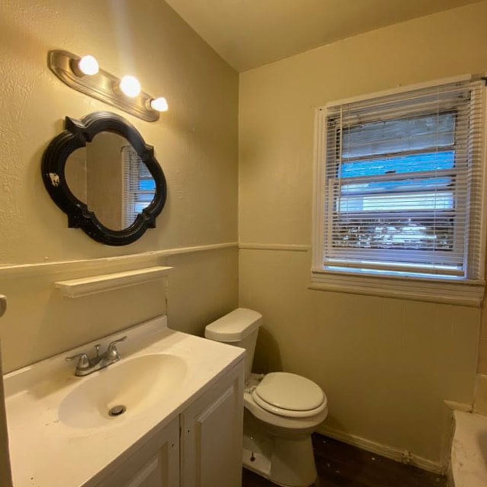 303 39th St - Photo 6 of 10