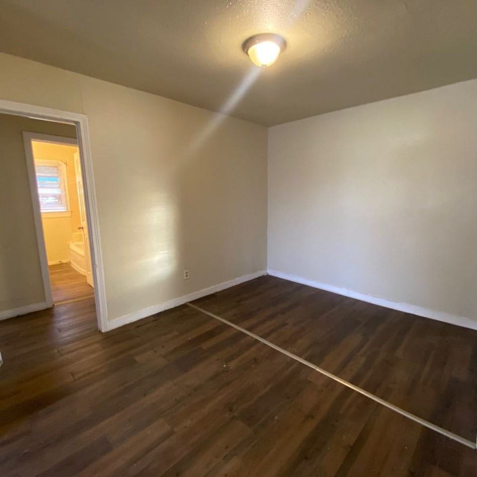 303 39th St - Photo 7 of 10