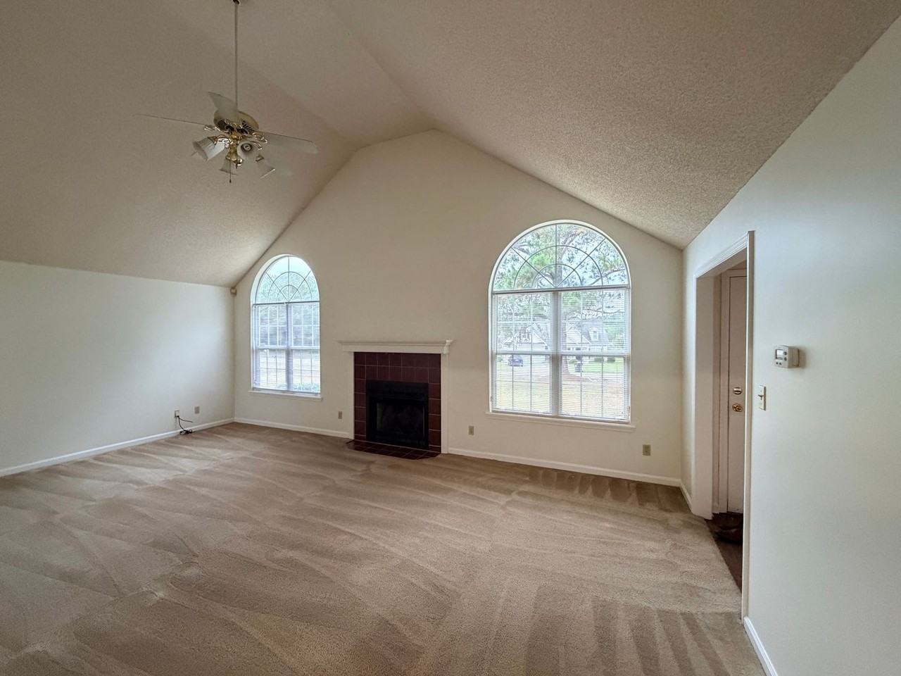 4109 Northlake Dr - Photo 2 of 25