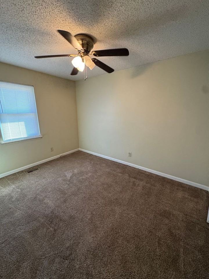 37 Ty Dr - Photo 2 of 14