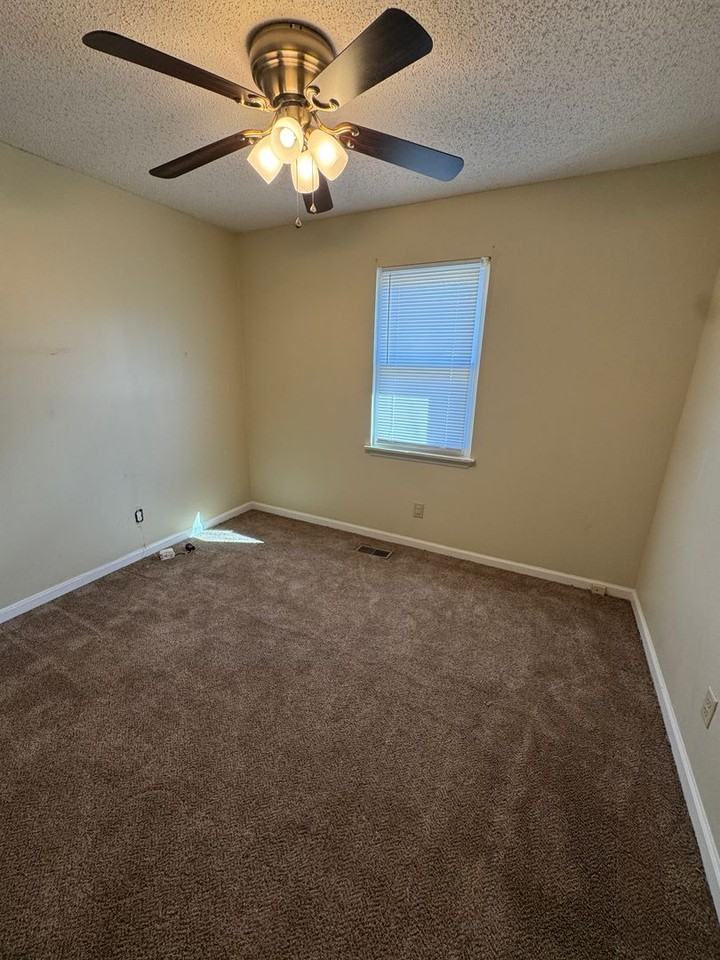 37 Ty Dr - Photo 3 of 14