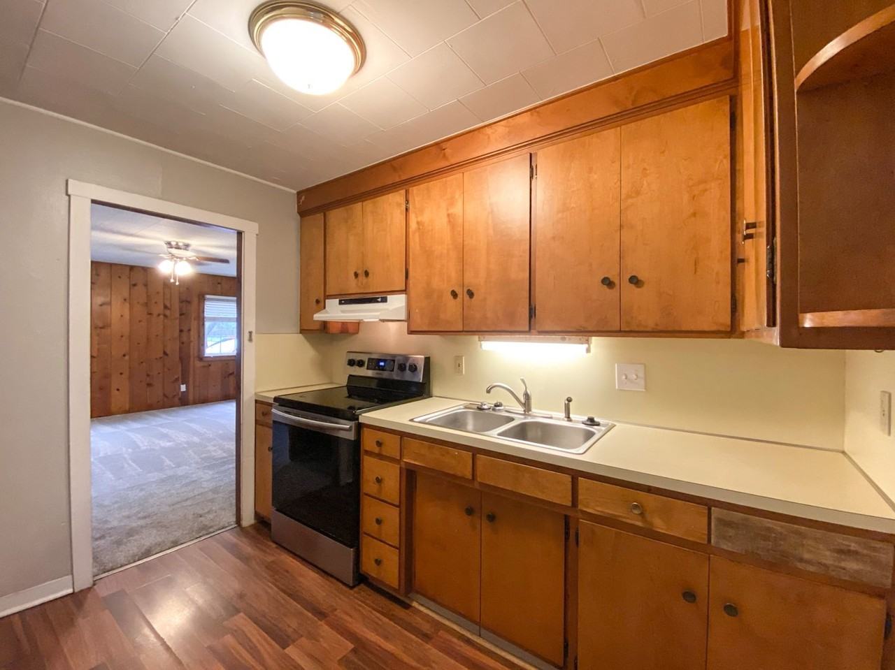 124 S Wilmoth Ave - Photo 3 of 17