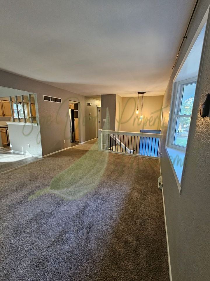 3005 Sw 4th St - Photo 3 of 25