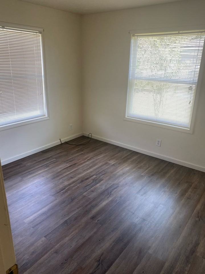 1922 9th St - Photo 2 of 5