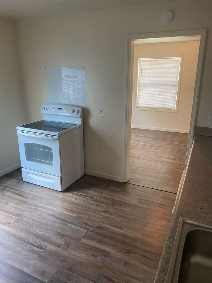 1922 9th St - Photo 4 of 5