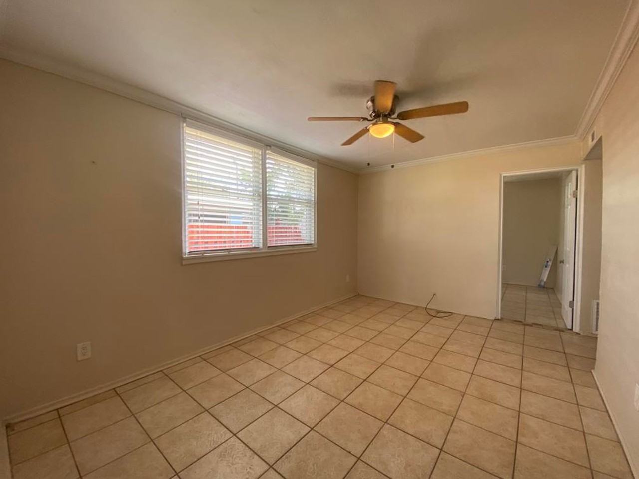 219 12th St - Photo 4 of 17