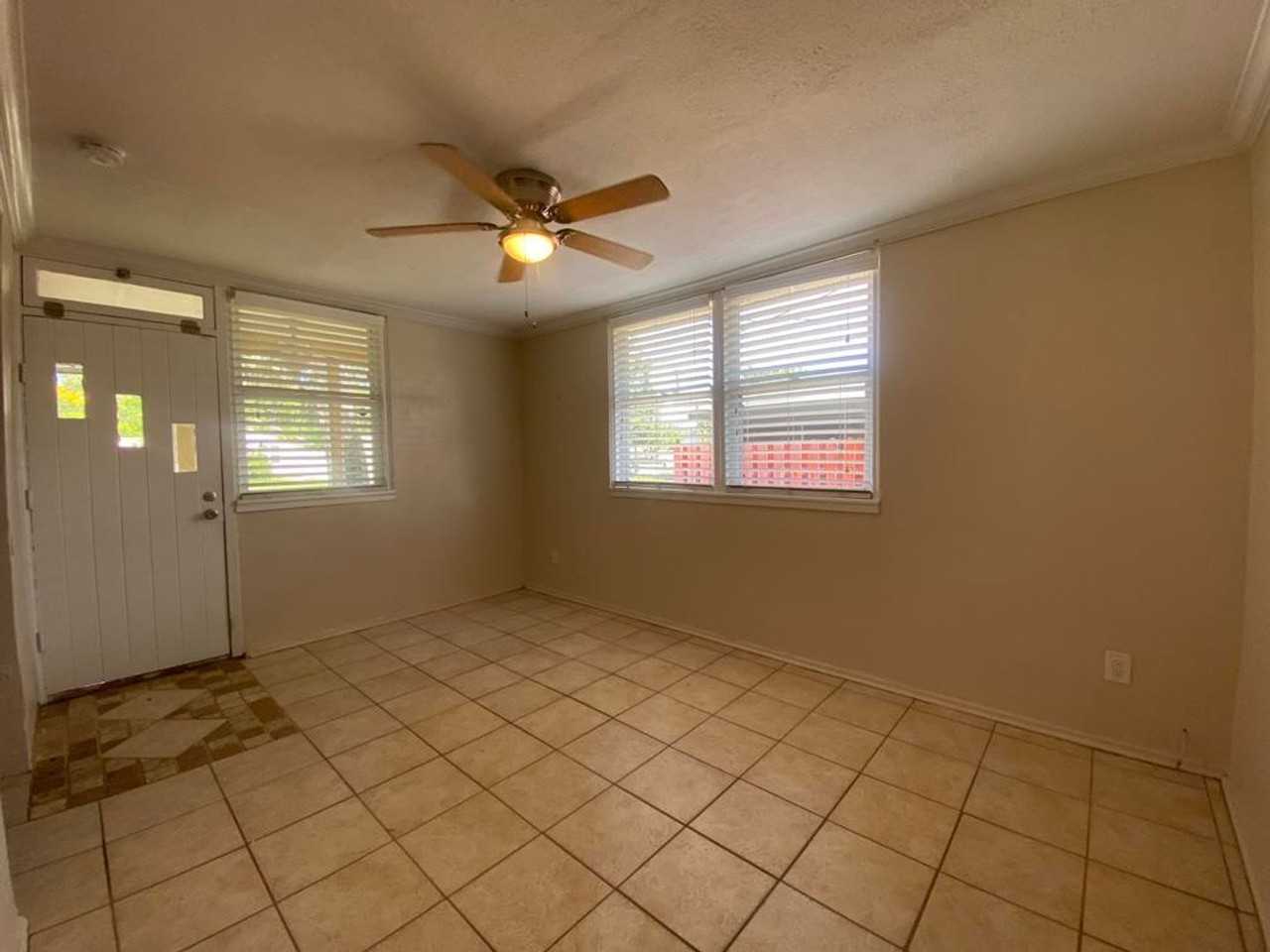 219 12th St - Photo 5 of 17