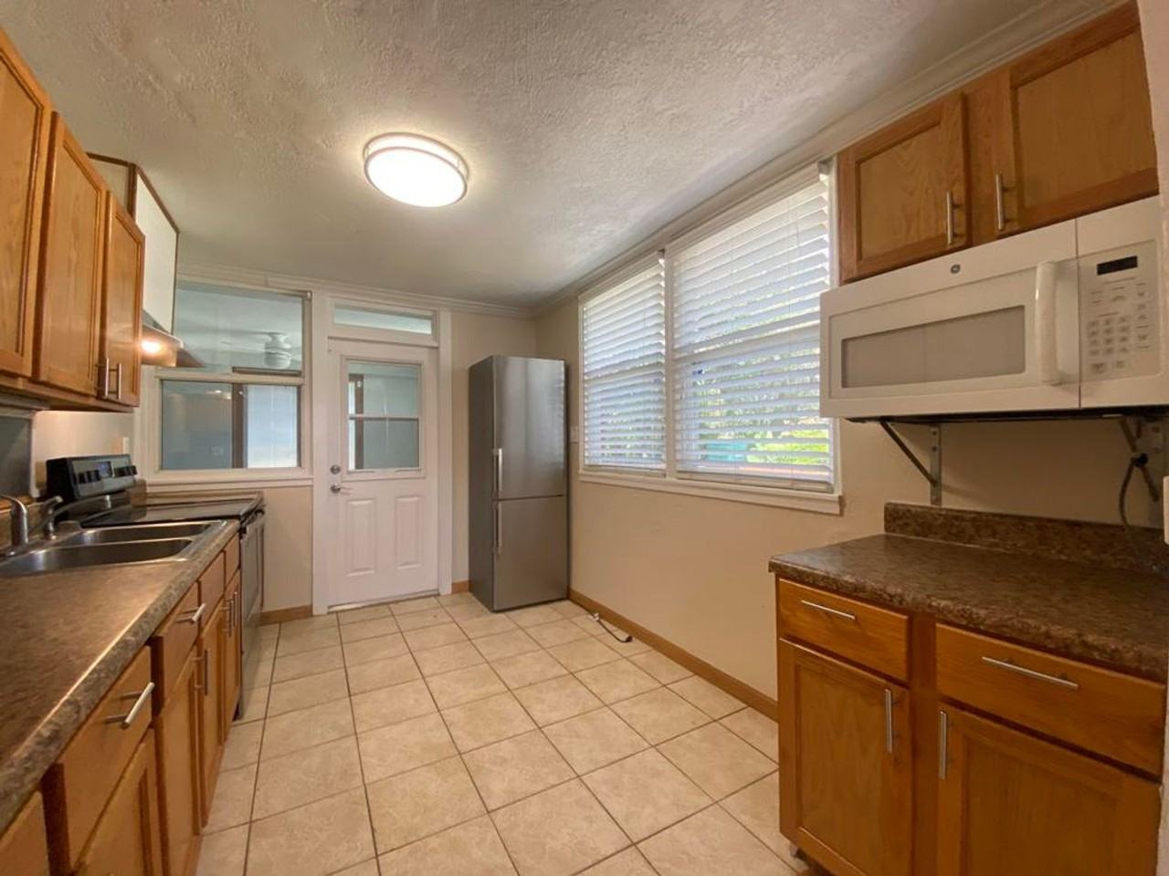 219 12th St - Photo 6 of 17