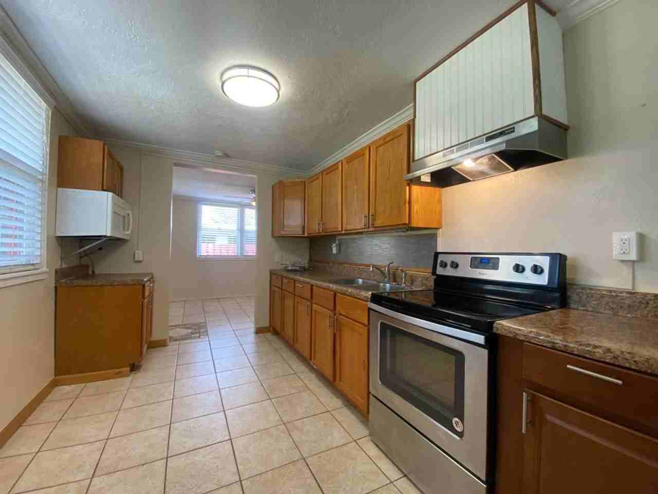 219 12th St - Photo 7 of 17