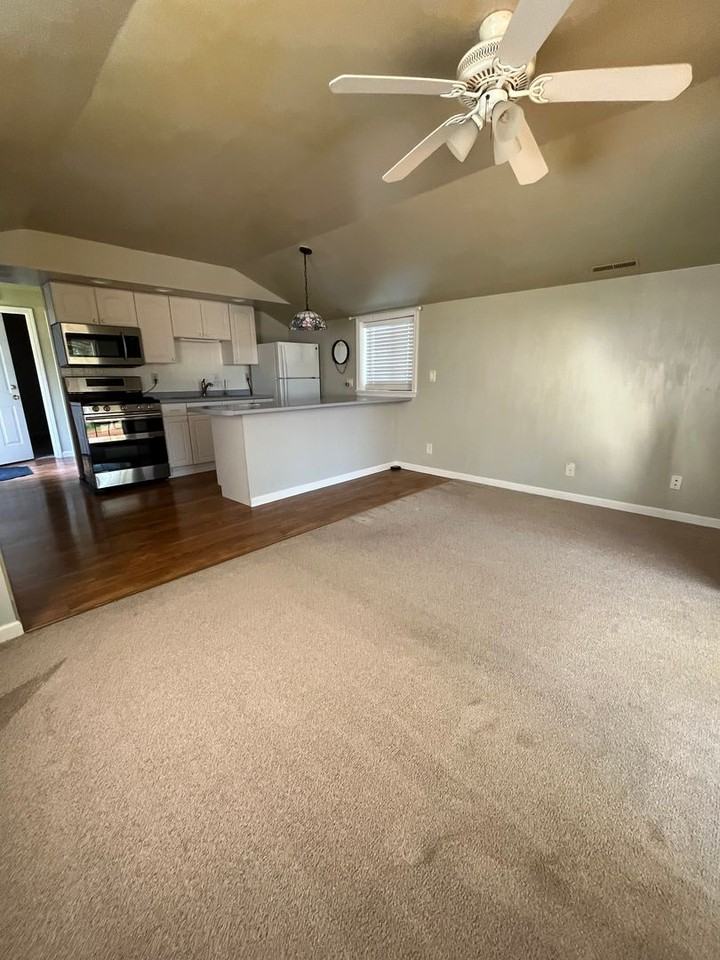 568 Middle Road - Photo 3 of 5