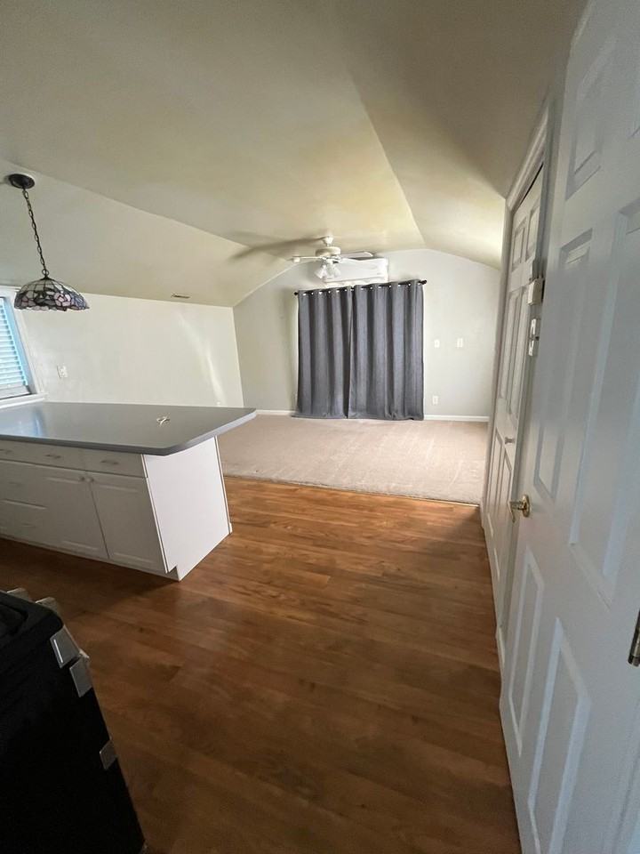 568 Middle Road - Photo 4 of 5