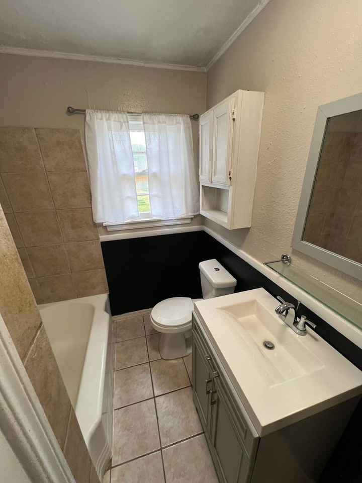 4012 32nd St - Photo 2 of 11