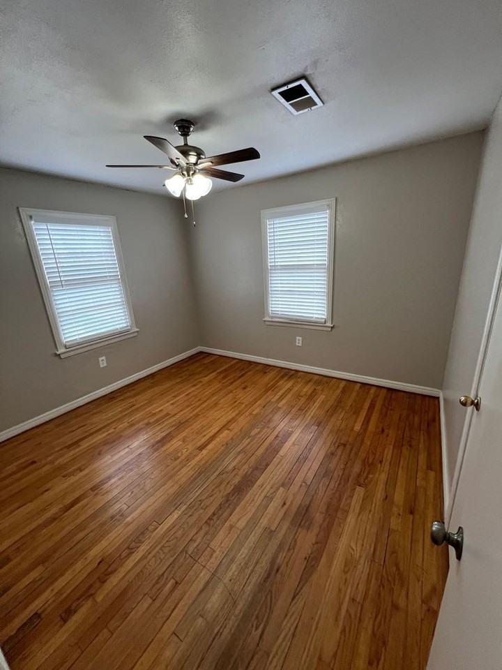 4012 32nd St - Photo 3 of 11