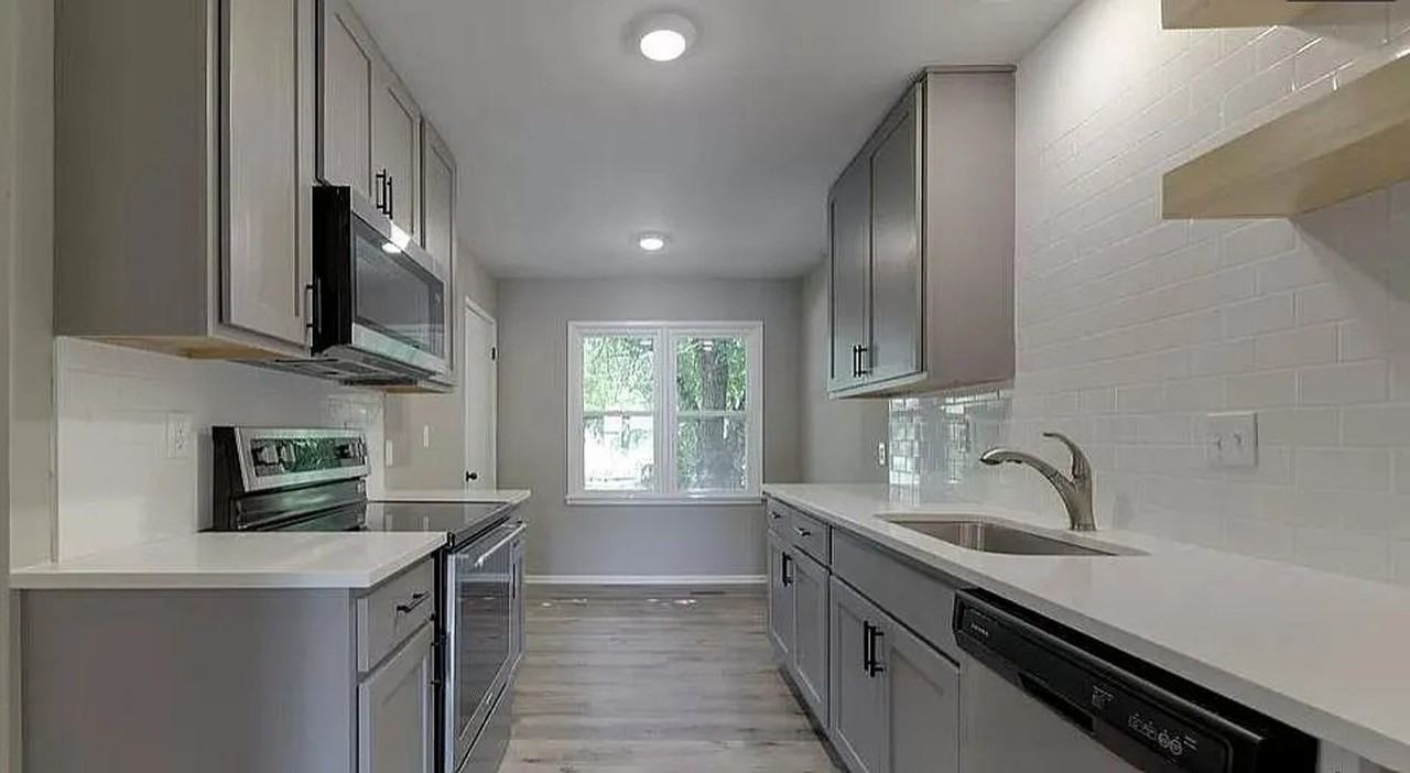 1726 S Yale St - Photo 3 of 15