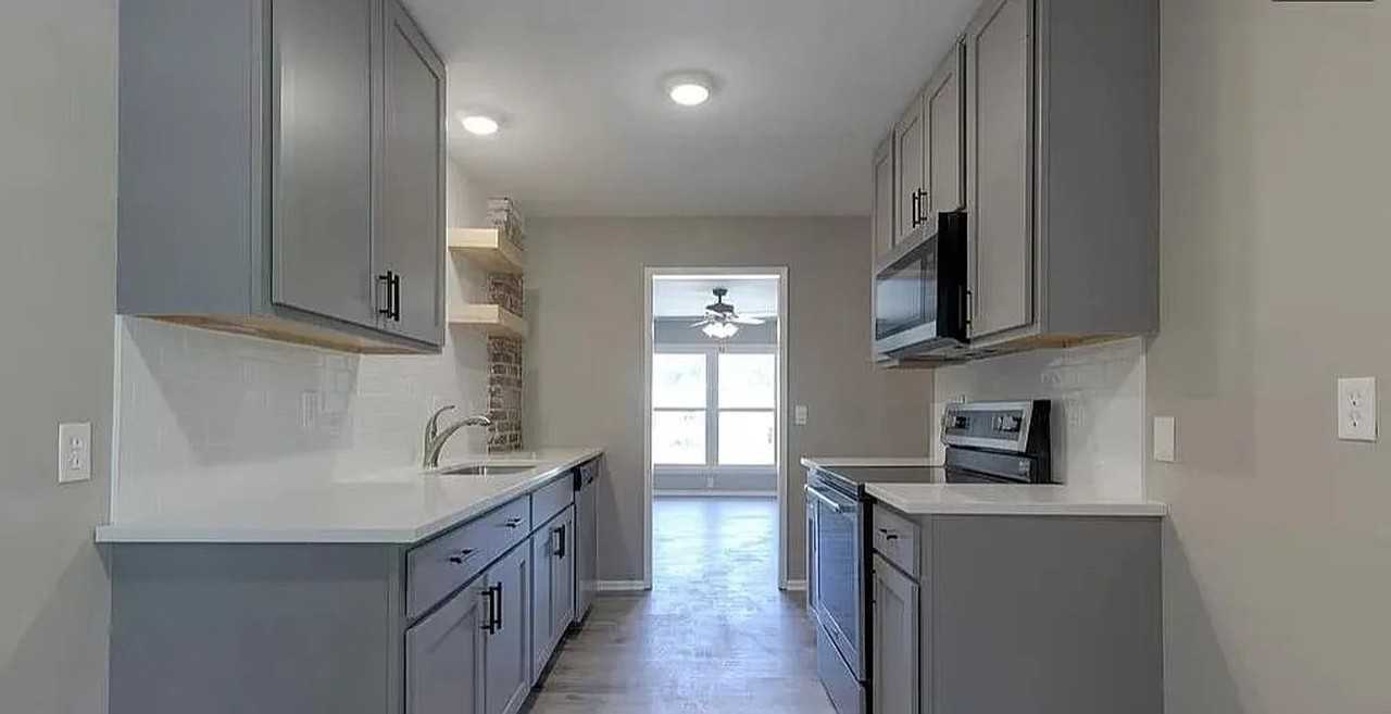 1726 S Yale St - Photo 4 of 15