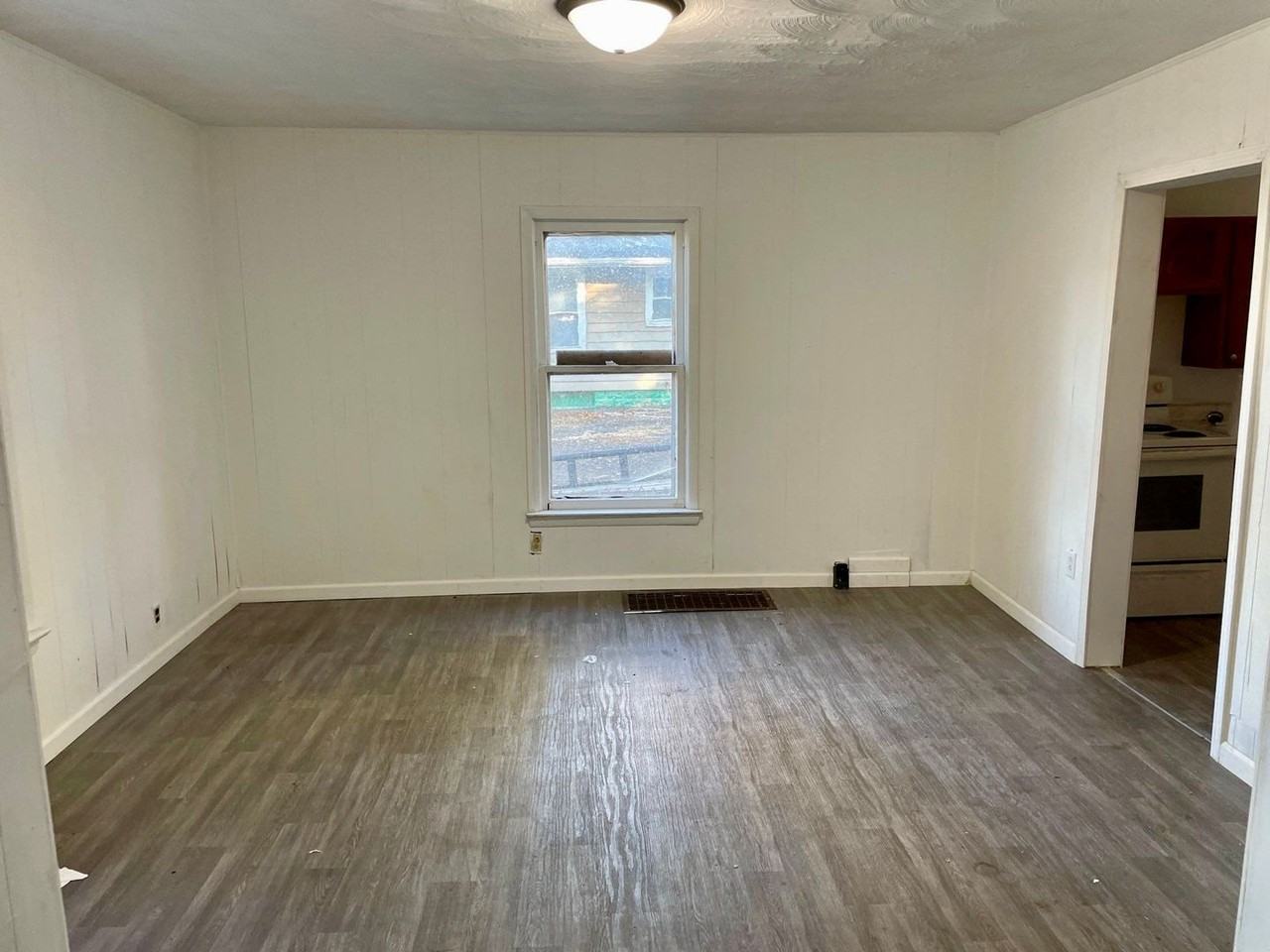 110 South Wesley Street - Photo 3 of 14