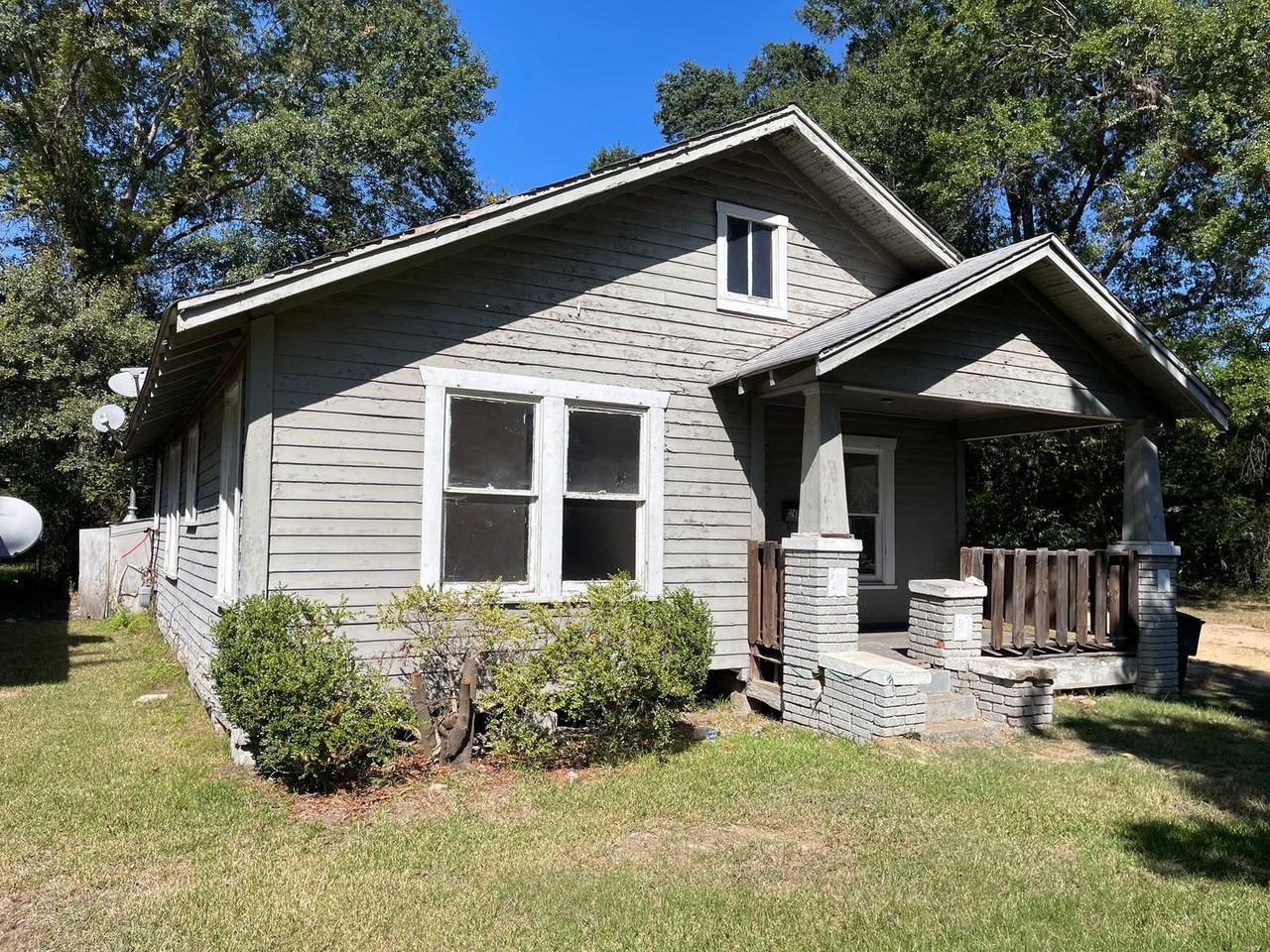 2630 Lindholm St - Photo 2 of 11