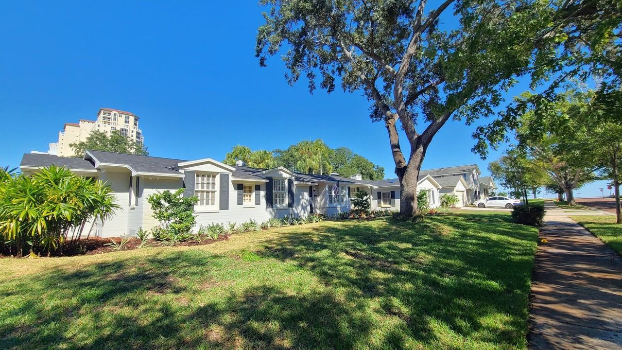 2923 W Lawn Ave - Photo 3 of 50