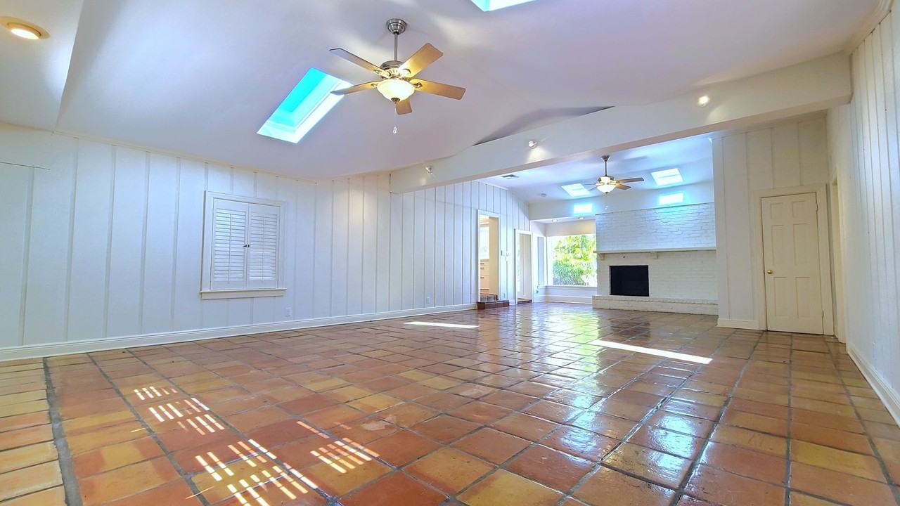 2923 W Lawn Ave - Photo 6 of 50