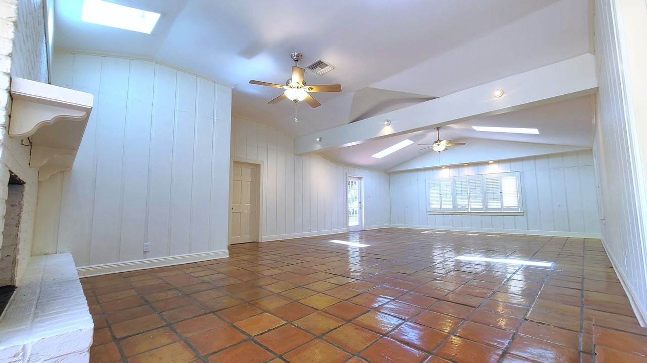 2923 W Lawn Ave - Photo 7 of 50