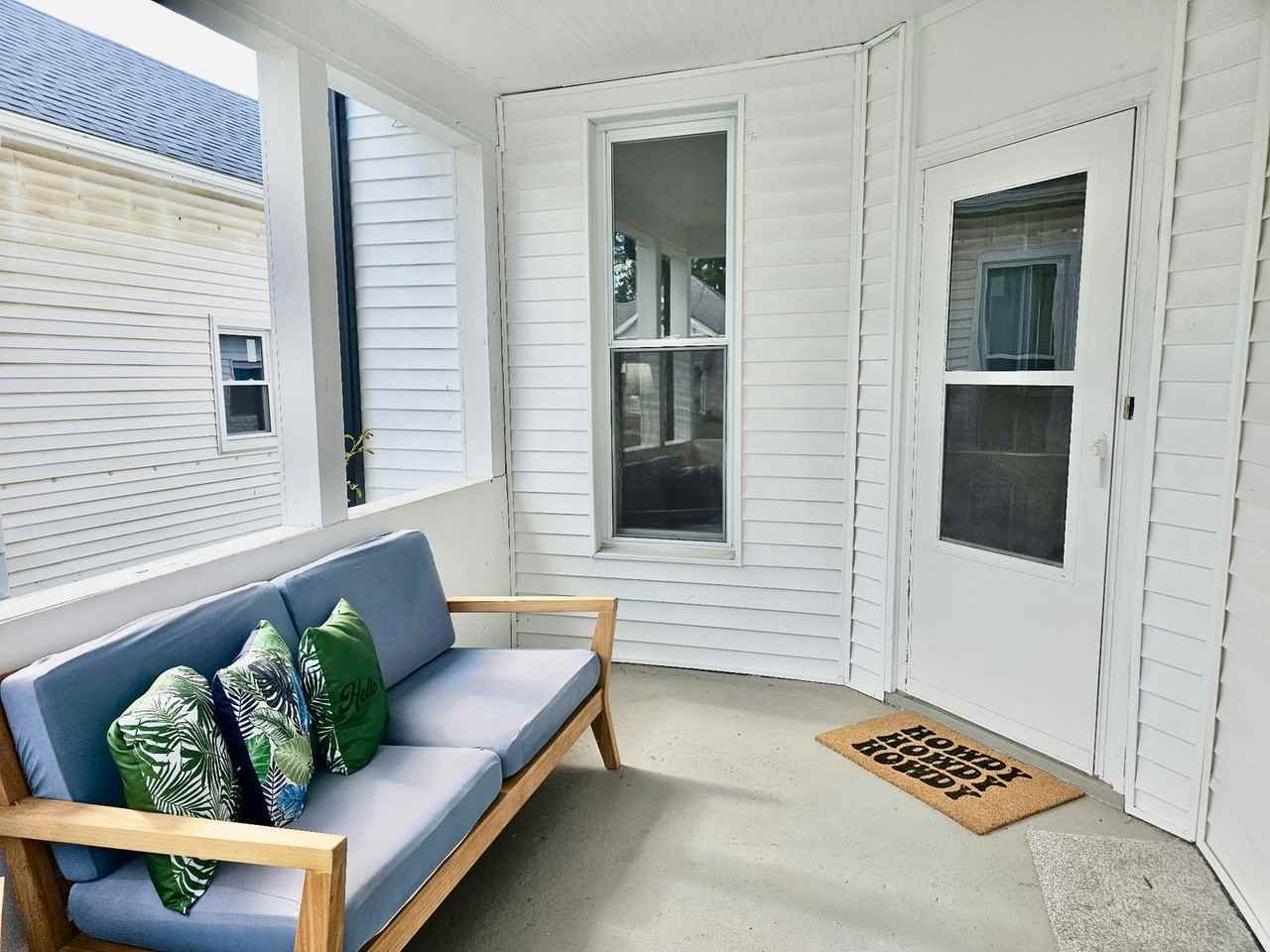 621 N Carver St - Photo 2 of 30