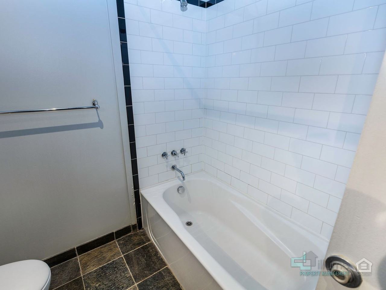 1410 Southwest 11th Avenue - Photo 4 of 25