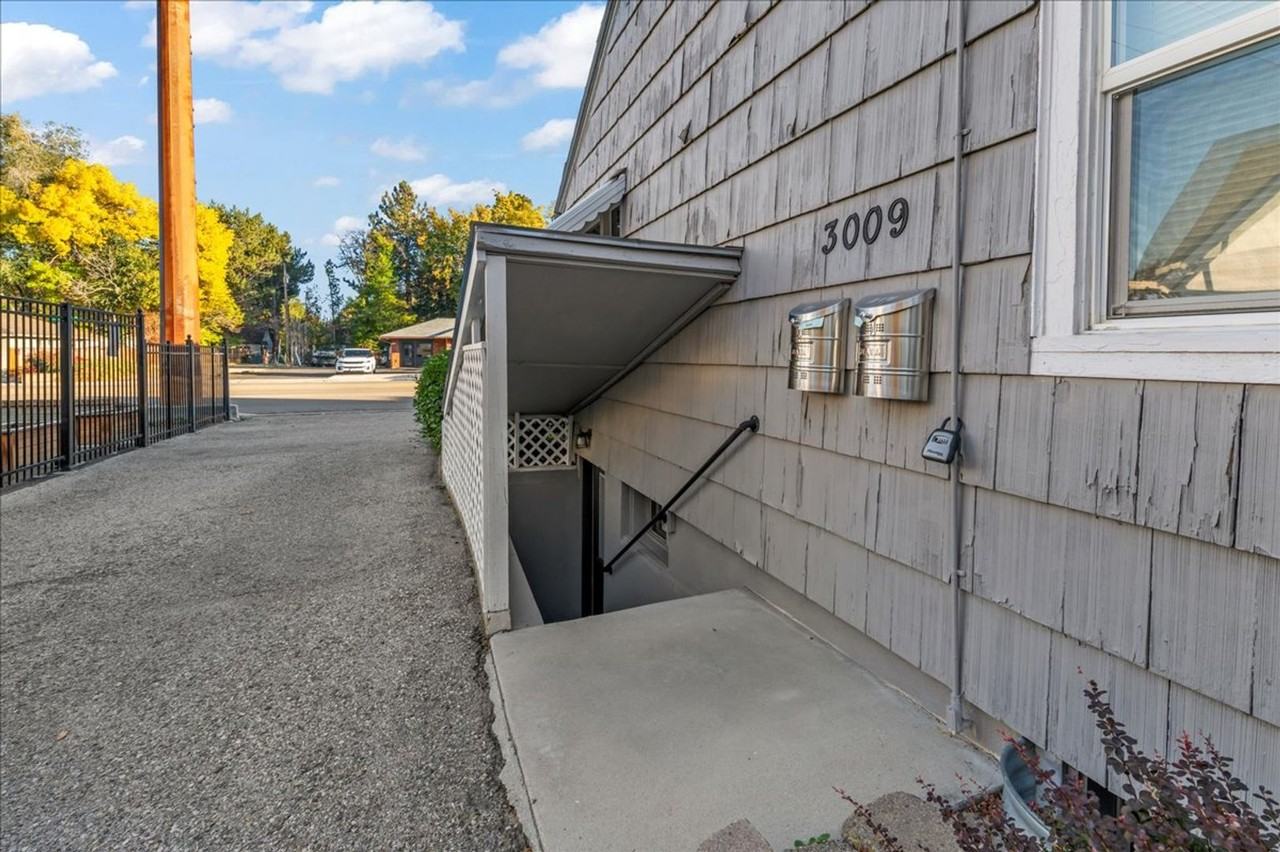 3009 1/2 W Overland Rd - Photo 4 of 20