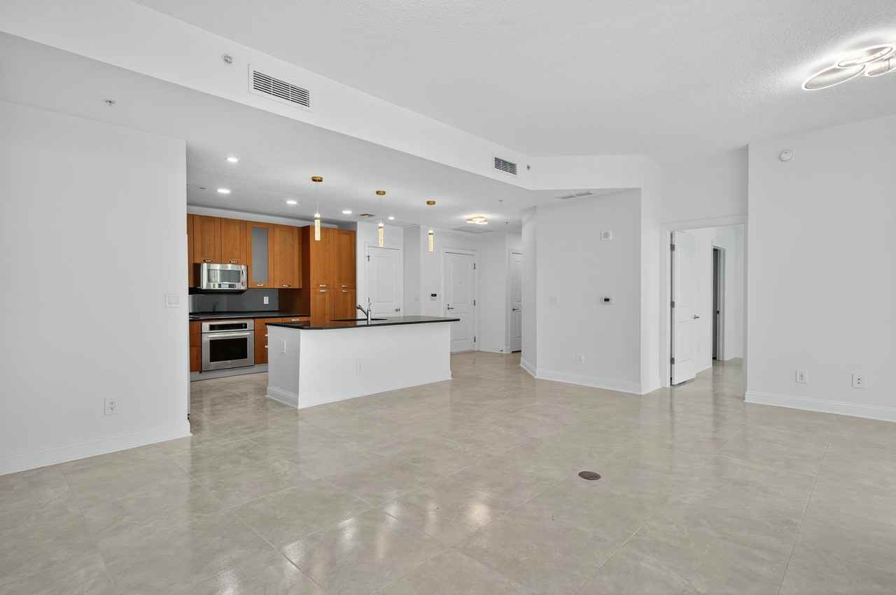 1431 Riverplace Blvd #2402 - Photo 6 of 26