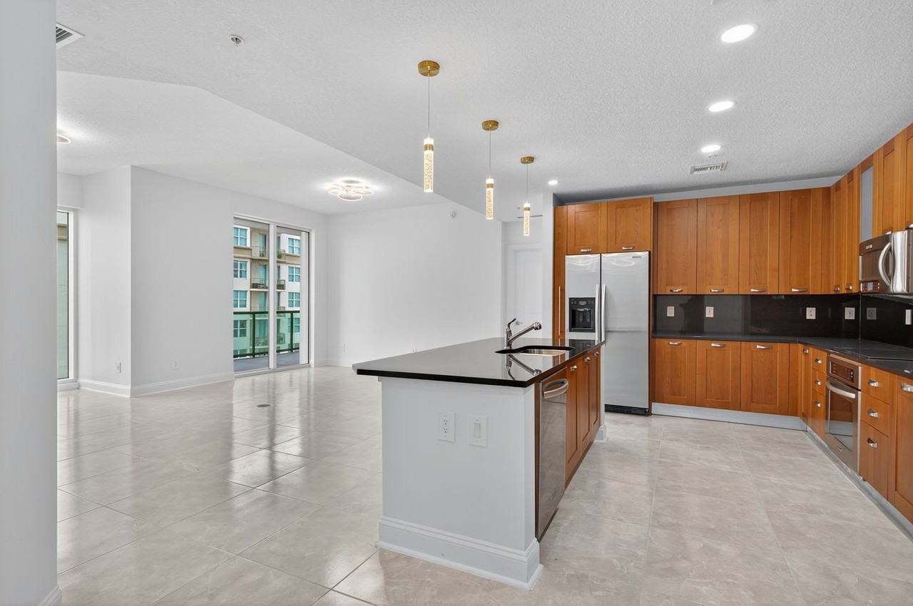 1431 Riverplace Blvd #2402 - Photo 7 of 26