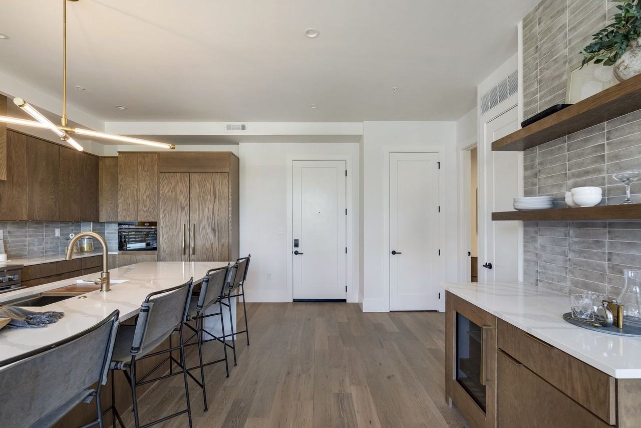 321 31st Avenue North #203 - Photo 6 of 37