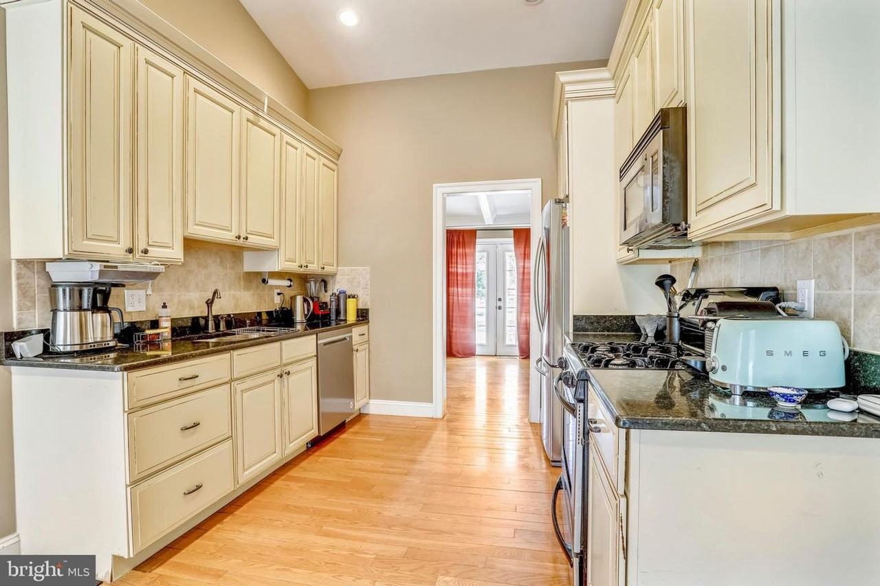10145 Colebrook Ave - Photo 2 of 23