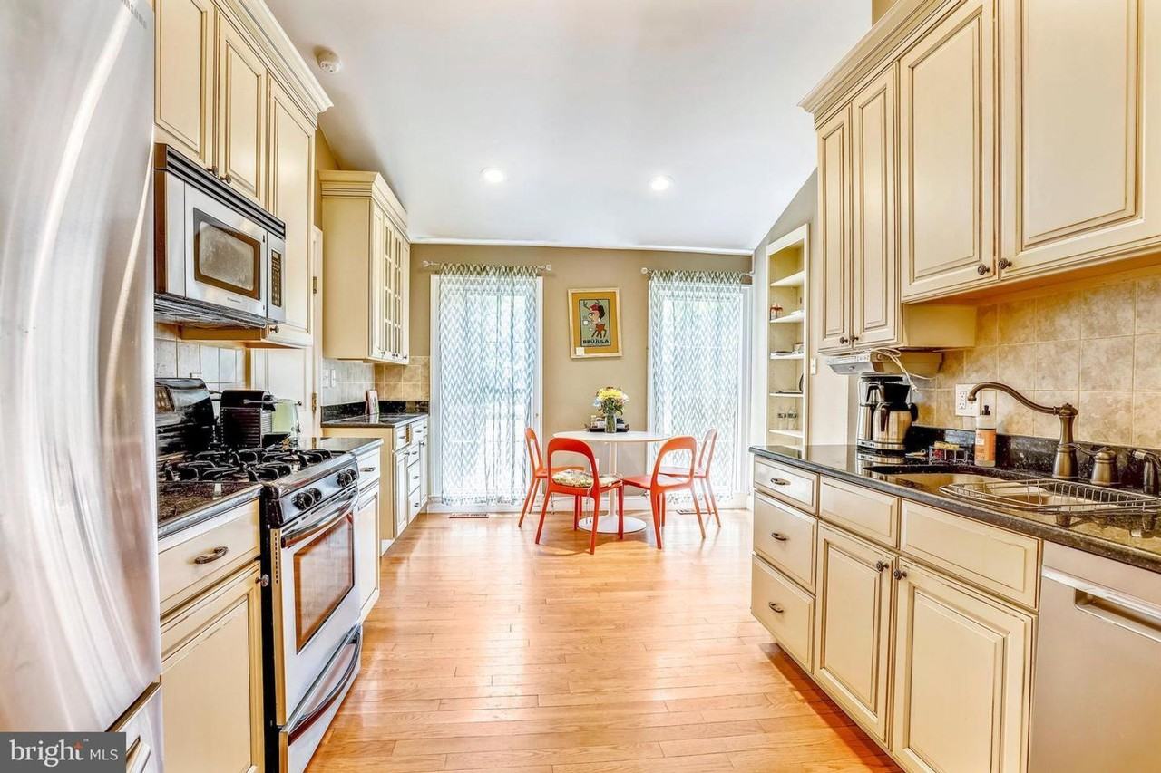 10145 Colebrook Ave - Photo 3 of 23