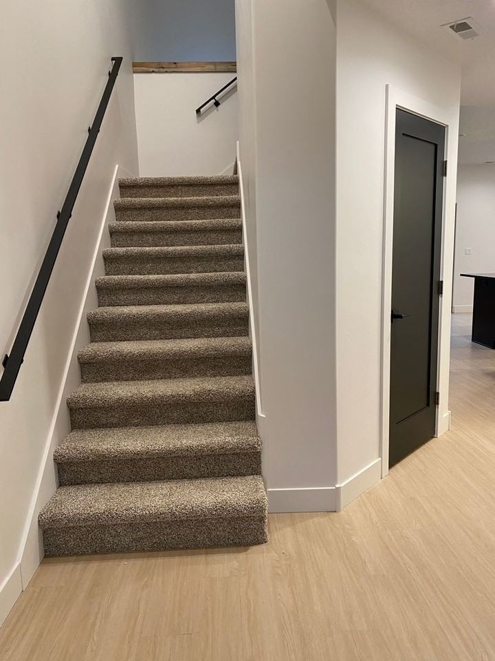 687 Stone Peak Loop - Photo 2 of 21