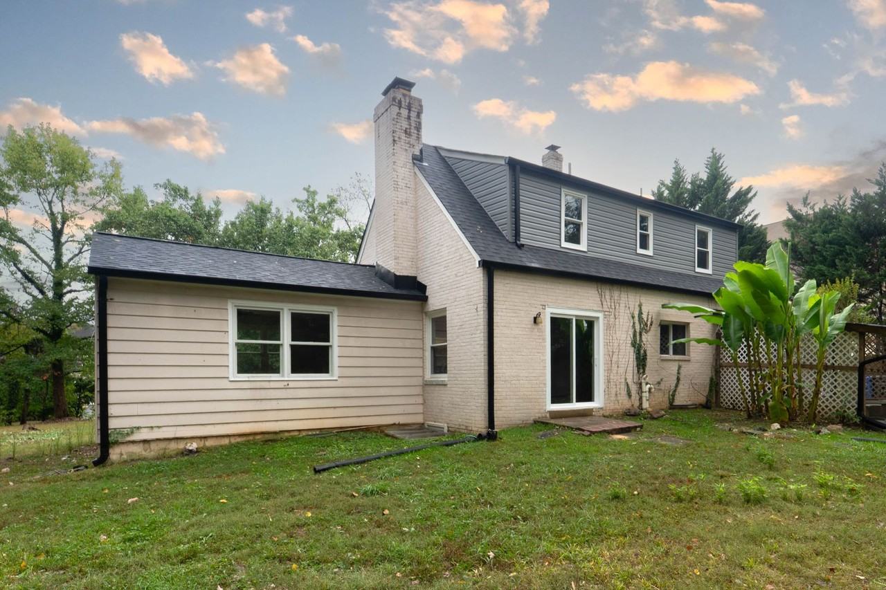 9211 Bells Mill Rd - Photo 2 of 29