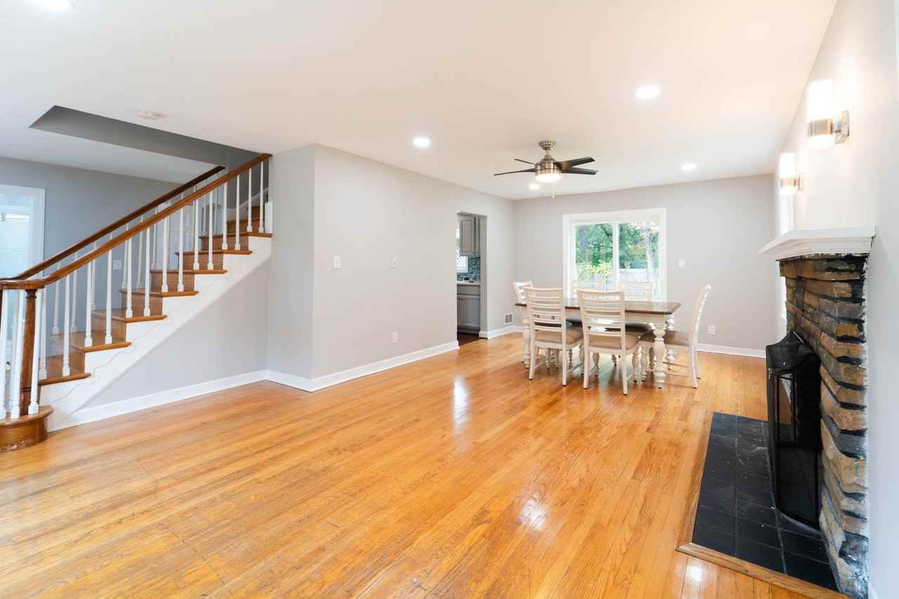 9211 Bells Mill Rd - Photo 4 of 29