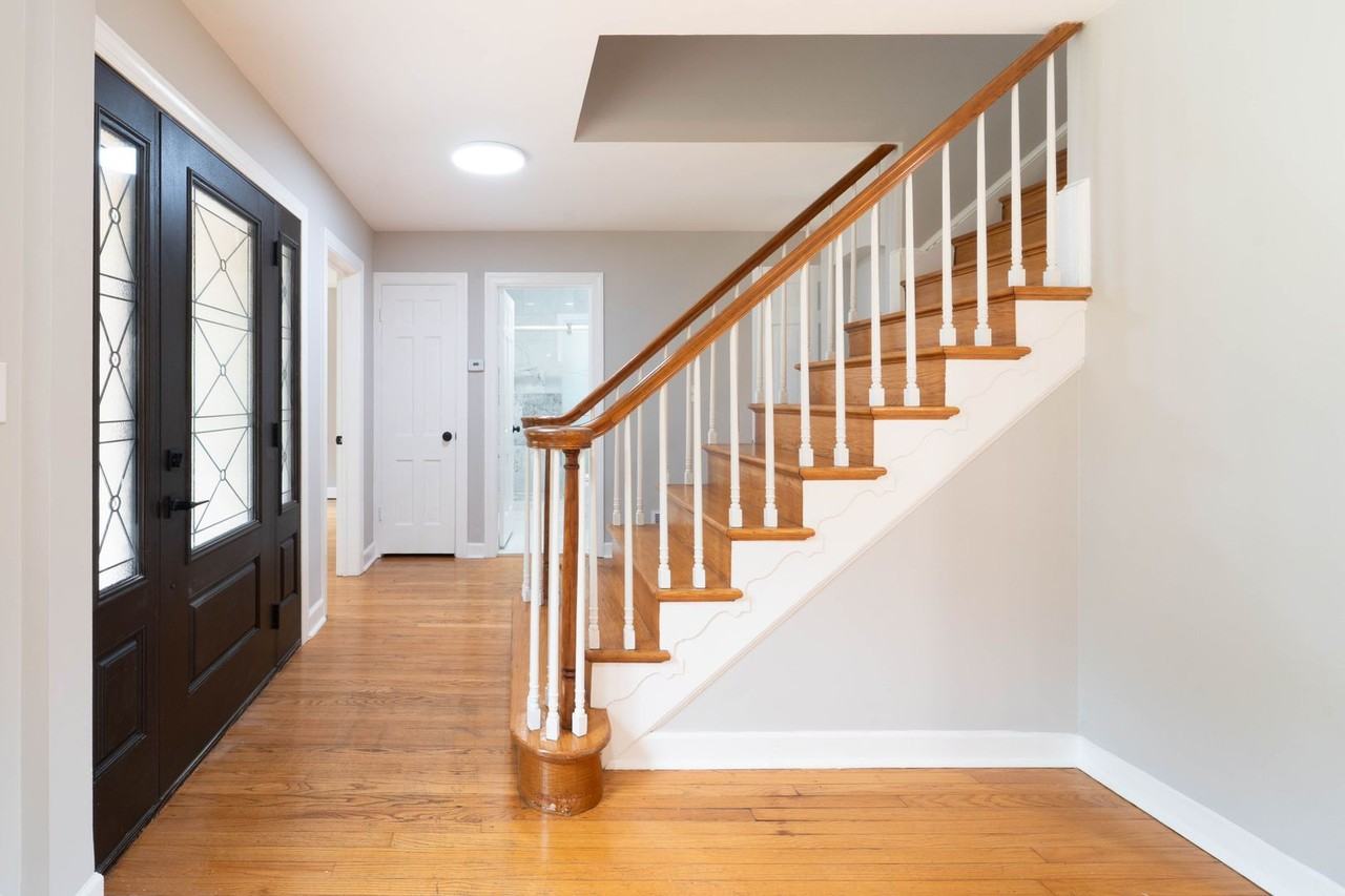 9211 Bells Mill Rd - Photo 6 of 29