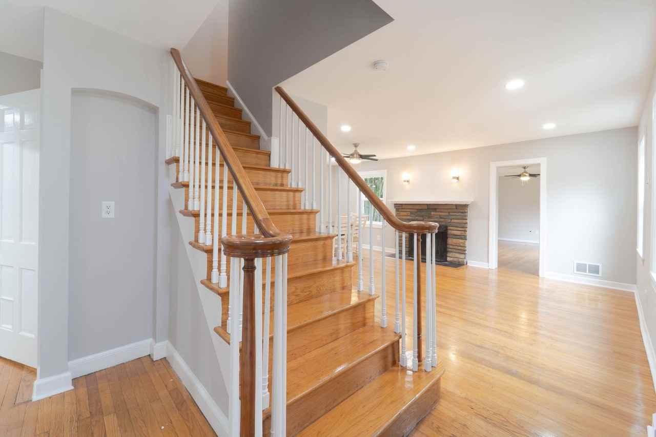 9211 Bells Mill Rd - Photo 7 of 29